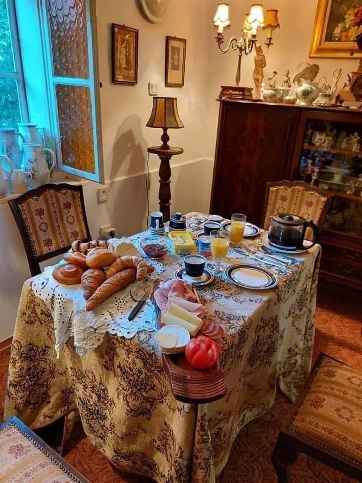 Fonagy Es Walter Vendeg- Es Borhaz Bed and Breakfast Vác Exteriör bild