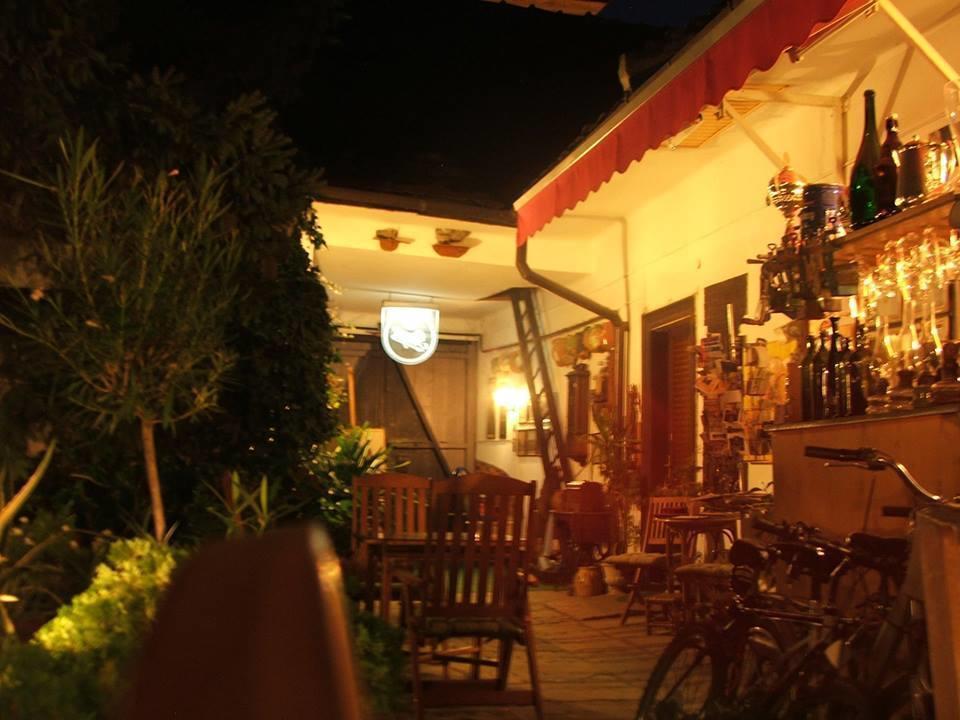 Fonagy Es Walter Vendeg- Es Borhaz Bed and Breakfast Vác Exteriör bild