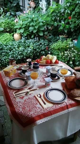 Fonagy Es Walter Vendeg- Es Borhaz Bed and Breakfast Vác Exteriör bild