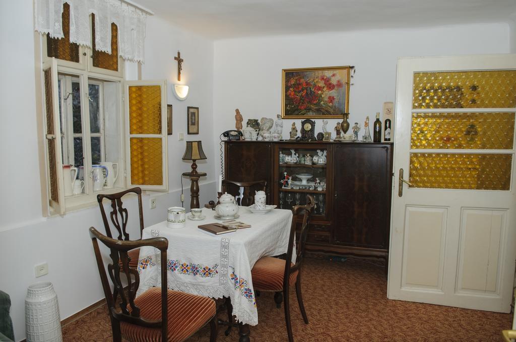 Fonagy Es Walter Vendeg- Es Borhaz Bed and Breakfast Vác Exteriör bild