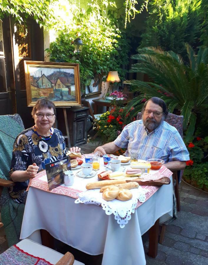 Fonagy Es Walter Vendeg- Es Borhaz Bed and Breakfast Vác Exteriör bild